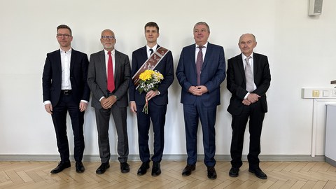 Das Bild zeigt die Mitglieder der Prüfungskomission und Hr. Bernaczyk