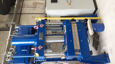 Es ist eine große Presse zu sehen