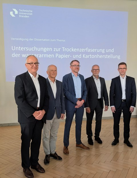 Herr Dr.-Ing. Thomas Schrinner mit den Mitgliedern der Promotionskommission