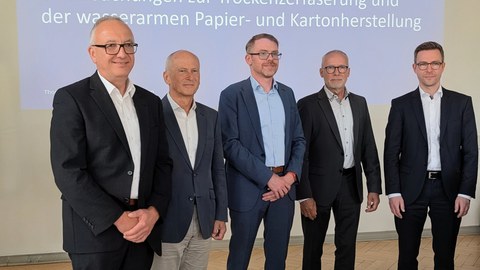 Herr Dr.-Ing. Thomas Schrinner mit den Mitgliedern der Promotionskommission