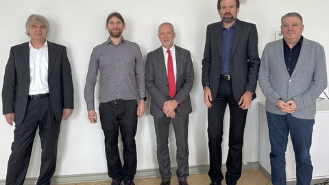 Promotionskommission mit Herrn Dr. Tom Franke (v. l. n. r.: Prof. Dr. Hans-Peter Wiesmann, Dr. Tom Franke, Prof. Dr. André Wagenführ, Prof. Dr. Markus Rüggeberg, Prof. Dr. habil. Steffen Fischer)