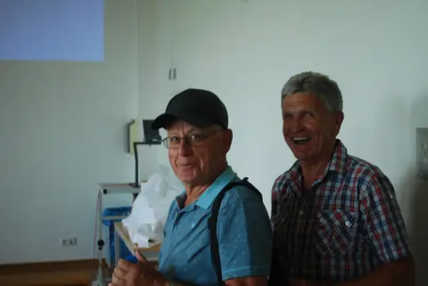 Foto von zwei Männer.