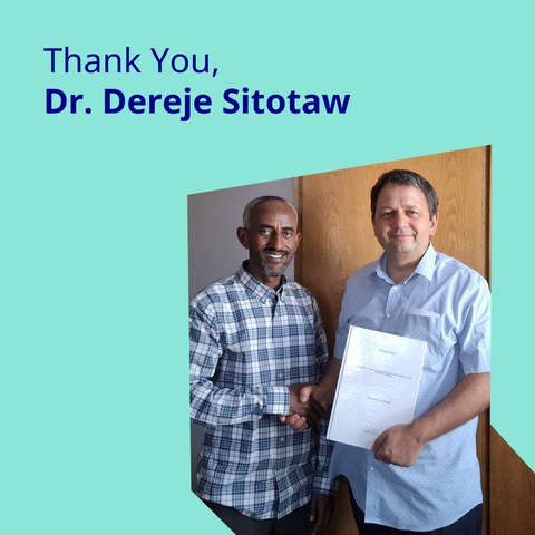 Prof. Kyosev gratuliert Dr. Sitotaw