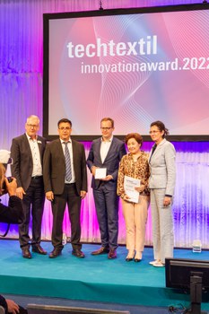 Impressionen von der Übergabe des Innovationsawards auf der Techtextil 2022