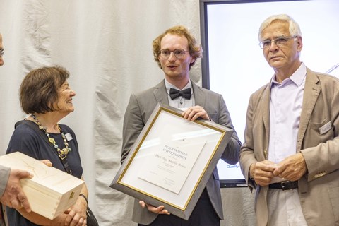 Foto zeigt die Auszeichnungszeremonie bei der Verleigung des Peter Dornier-Stiftungspreises 2022  