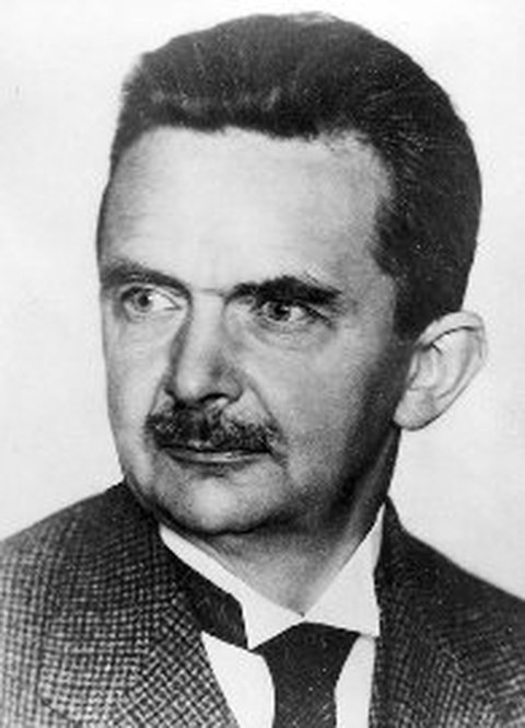 Schwarz-Weiß Porträtfoto von Professor Karl Kutzbach