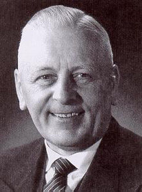 Schwarz-Weiß Porträtfoto von Professor Willibald Lichtenheldt