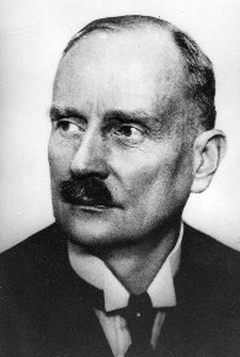 Schwarz-Weiß Porträtfoto von Professor Ewald Sachsenberg