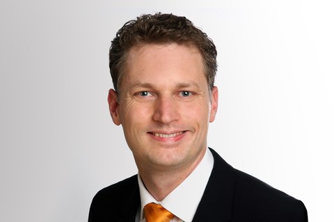 Das Portraitfoto zeigt Professor Johannes Markmiller, den Inhaber der Professur für Luftfahrzeugtechnik an der Fakultät Maschinenwesen der TU Dresden.