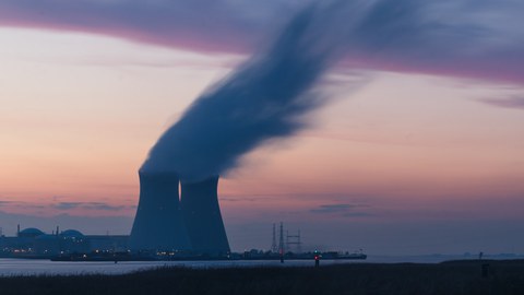 Auf dem Bild ist ein Atomkraftwerk in Belgien zu sehen