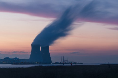 Auf dem Bild ist ein Atomkraftwerk in Belgien zu sehen