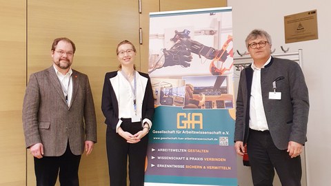 v.l.n.r. Prof. Johannes Brombach (Hochschule München), Prof.in Verena Nitsch (RWTH Aachen) und Prof. Martin Schmauder (TUD) nach der Wahl ins Präsidium der Gesellschaft für Arbeitswissenschaft e.V.