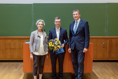 Auf dem Bild ist die Rektorin der TUD, Prof. Schubert und Prof. Beckmann zu sehen