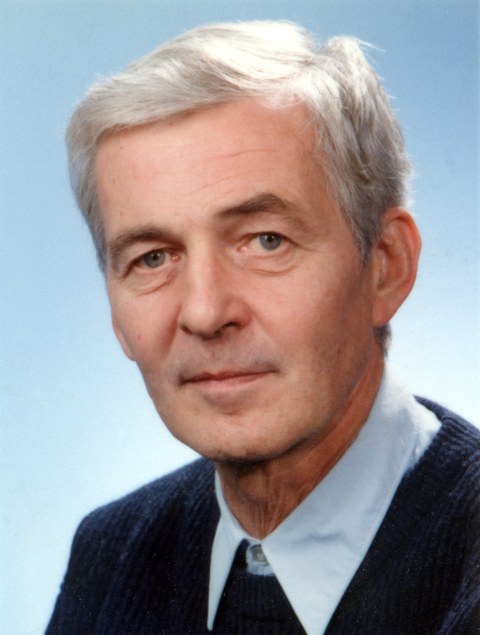 Auf dem Bild ist der verstorbene Prof. Johannes Uhlmann zu sehen