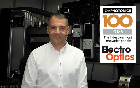 Portrait von Prof. Lasagni mit kurzen grauen Haaren in weißem Hemd vor einer technischen Anlage. In der Bildecke sind die Logos von Electro Optics und Photonics100 sponsored by Admesy