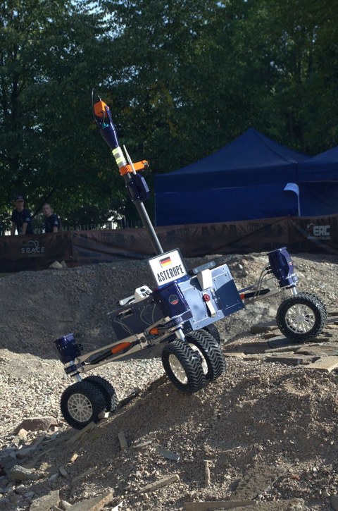 auf dem bild ist ein rover zu sehen