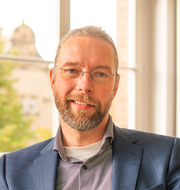 Auf dem Bild ist Prof. Brosius zu sehen
