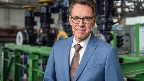 Portraitbild Prof. Thorsten Schmidt