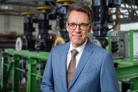 Portraitbild Prof. Thorsten Schmidt