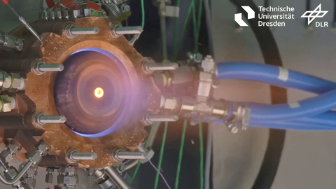 Rotating detonation combustion chamber developed at TUD during long-term operation - with nozzle segment mounted Link: im Anhang