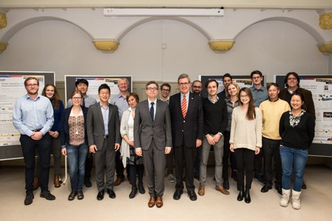 Gruppenfoto des neuen deutsch-koreanischen Graduiertenkollegs von Professor Cuniberti.