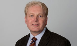 Porträtfoto von Professor Christian Sattler