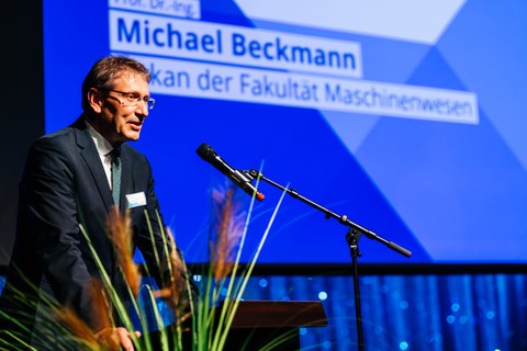 Dekan Prof. Beckmann hält Rede beim Tag der Fakultät Maschinenwesen der TU Dresden