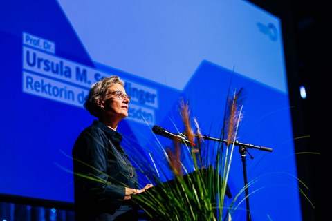 Prof.in Ursula M. Staudinger, Rektorin der TU Dresden, hält Rede zum Tag der Fakultät Maschinenwesen