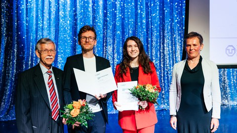 Dr. Freimark und Prof.in Eckert mit Preisträgern des Franz-Stolze-Preis Lena Sophie Hensch und Dr. Stefan Fogel