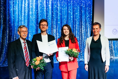 Dr. Freimark und Prof.in Eckert mit Preisträgern des Franz-Stolze-Preis Lena Sophie Hensch und Dr. Stefan Fogel