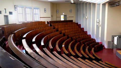 Foto: Blick in den Lichtenheldt-Hörsaal, den größten Hörsaal des Zeuner-Baus