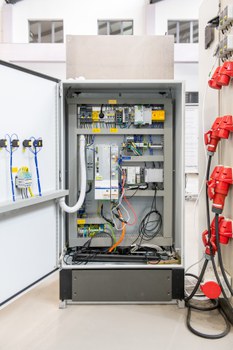 Schaltschrank smartes Maschinenbett