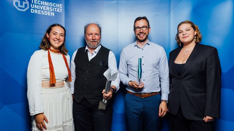 Gruppenfoto der Lehrrpreisträger mit den Vertreterinnen des Fachschaftsrates.