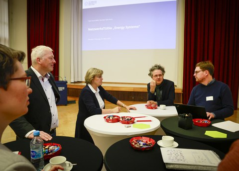 Impressionen vom Netzwerkstudio für die Energieforschung