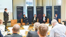Blick auf die Gäste der Podiumsdiskussion
