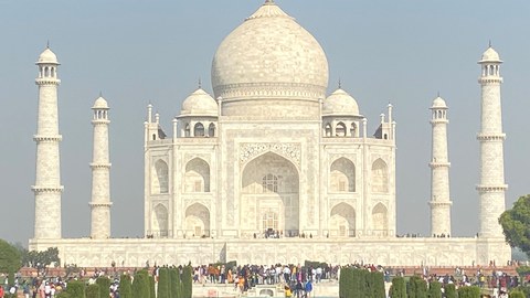 Blick auf den Taj Mahal in Indien.