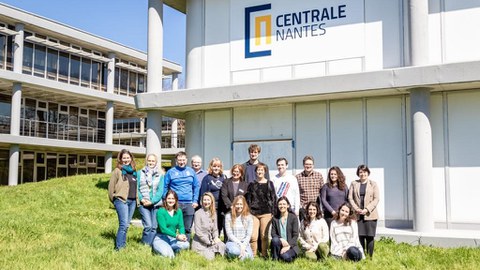 Gruppenfoto Besuch an der Ecole Centrales