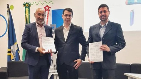 v.l.n.r.: Prof. Dr. Antonio Hurtado (TUD), Prof. Dr. Eduardo Crestana Guardia (UNIFEI, Deputy Director for International Relations), Prof. Dr. Andreas Nascimento (UNIFEI, CH2V-Hydrogen Research Cluster).