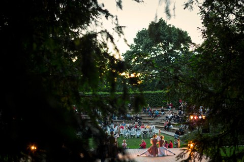 Großer Garten_ Aufführung im Parktheater
