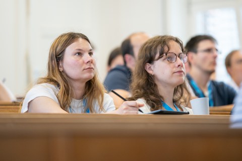 Studierende während eines Vortrags