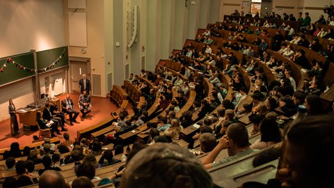Panel discussion in the lecture hall.