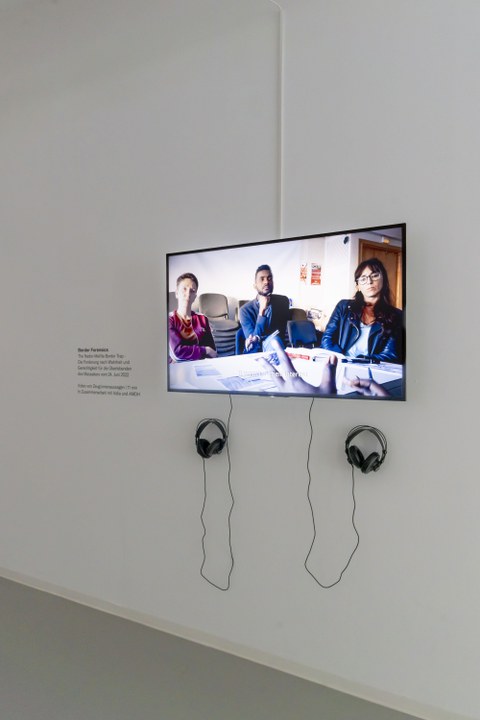 Screen with headphones in the “Dangerous Border” exhibition.