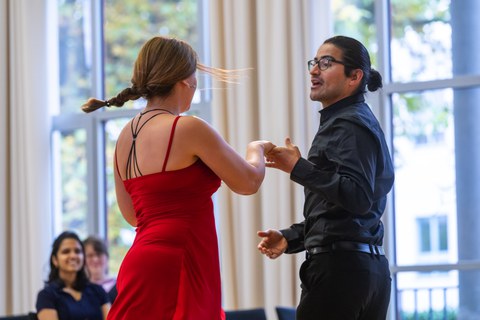 Salsa and Bachata Fridays Auftritt