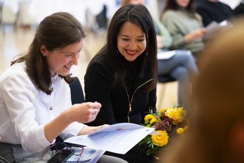 Yuliia Haluza (DAAD Preis 2022) und Dr. Max Yun