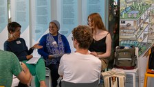 Intensiver Austausch in gemeinsamen Gesprächen, hier mit Dr. Rachel Bowden (ZLSB, TUD)