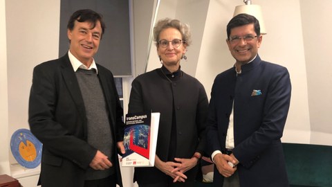 Prof. Bornstein mit Prof. Staudinger und Präsident Shitij Kapur