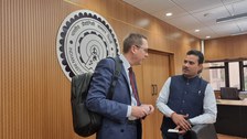 Prof Gude im Gespräch am IIT Delhi