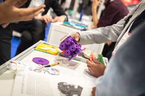Präsentation eines Start-ups der transCampus-Kooperation zwischen der TUD und dem IITM auf der GITEX Europe 2025 in Berlin