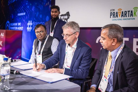 Unterzeichnung einer Absichtserklärung (LoI) des indischen Start-ups TuTr Hyperloop mit der Thyssenkrupp GmbH