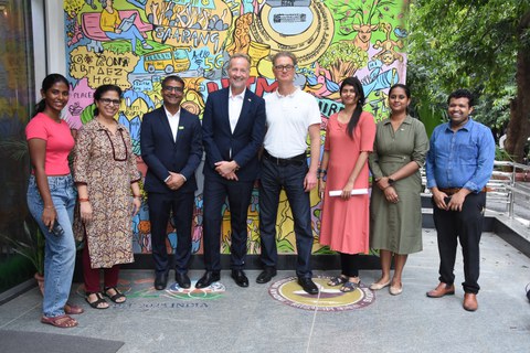 Gruppenbild von Vertretern der TUD und IITM auf dem Campus